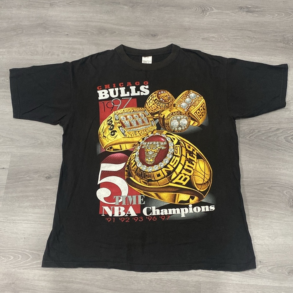 Vintage Chicago Bulls 1997 Five Time NBA Champions Tee